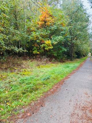 <p>Perceel bouwland met een totale opp. van 2.306m², op het plan aangeduid met kadastrale benaming D990a.<br /><br />Gelegen in de rustige en landelijke regio Hoogschoors te Balen, geniet dit perceel van een groene, natuurlijke omgeving met een uitgesproken Kempens karakter.</p>
<p>De buurt wordt gekenmerkt door open ruimte, bosrijke zones en nabijgelegen wandel- en natuurgebieden.</p>
<p>Ideaal voor wie op zoek is naar een stukje natuur in een rustige setting.</p>