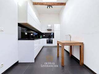 Ben je op zoek naar een verzorgde woning met onmiddellijk rendement of om zelf te bewonen? Dan heb jij jouw huis gevonden!  Deze charmante halfopen...