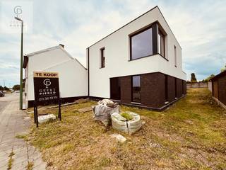 Dit pand dat initieel gebouwd werd om er een handelspand van te maken, kan mogelijks omgevormd worden tot woonst.Gemeente Gingelom werd reeds...