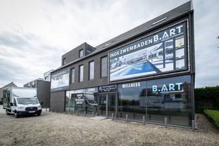 Hedendaags ruim handelspand van ca. 300 m² te koop in Begijnendijk op een commercieel interessante ligging langs de verbindingsweg Aarschot -...