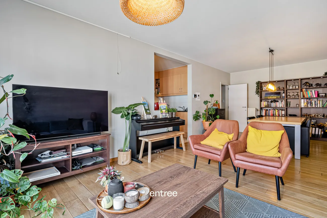 Waterfront: 2-bedroom apartment with passenger elevator and parking space - photo 4