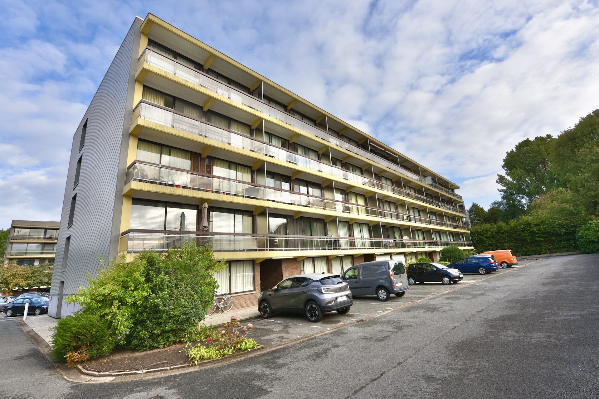 Centraal gelegen app in Eeklo met 2 slpk, 2 terrassen en garage* voor 217.500 EUR - foto 2