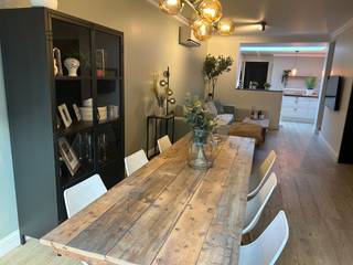 Mooie instapklare stadswoning op toplocatie in centrum Herentals. Gunstig epc, airco(warm/koud) aangelegde tuin met tuinhuis, verwarming op gas. Gangpad naast de woning, ideaal voor vuilnisbakken en fietsen.