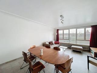 Gelegen in de directe nabijheid van het Zuidstation en alle voorzieningen (Thalys, metro, winkels), zal dit prachtige gemeubelde appartement van ±...