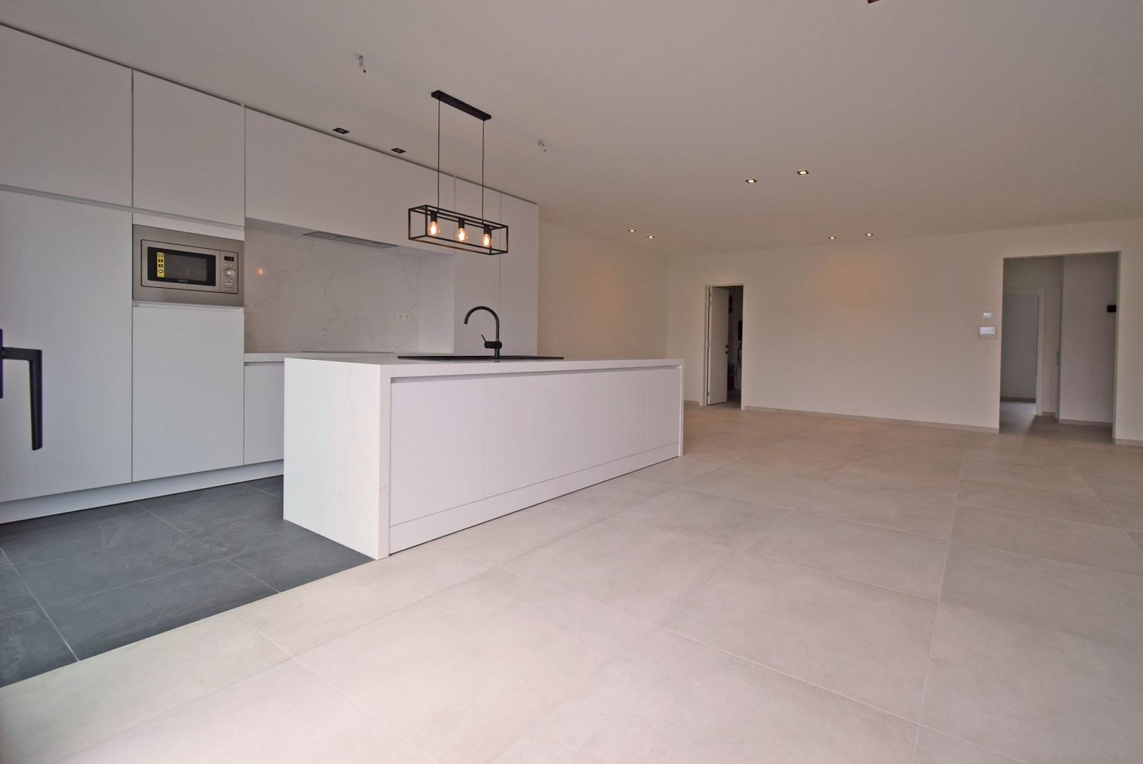 INSTAPKLAAR GELIJKVLOERS APPARTEMENT - foto 5
