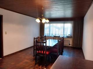 <p>Request your visit at info@optimusvastgoed.be!<br />TEUR: Spacious row house with 3 bedrooms in Aarschot!<br />This spacious closed building is located in a quiet street near the cozy center of Aarschot, where you can find all kinds of facilities and within walking distance of the station. For cycling and walking enthusiasts, there is nearby the Demerdijk and the Meetshovenbos. The house has a spacious living room, spacious kitchen, 3 bedrooms, 1 with study, 2 bathrooms and 3 toilets. There is also a cozy little garden with garden shed and an indoor garage. The windows are equipped with shutters and there is an awning on the terrace.<br />Location:<br />Private location in a quiet street near the center of Aarschot and within walking distance of the station.<br />Layout:<br />- Ground floor: entrance hall, guest toilet, living room, dining room, kitchen with appliances, storage room, bathroom with shower and toilet, garage.<br />- Upper floor: Bedroom 1 with study/dressing, bedroom 2, bedroom 3, bathroom with bathtub and toilet, storage room.<br />- Exterior landscaping: garden and terrace with awning, garden house and garden shed.<br />Trophies:<br />- Convenient location!<br />- 3 bedrooms!<br />- 2 bathrooms!<br />- Shutters!<br />- Garage!<br />EPC B with certificate number 20260526-0003877496-RES-1.<br />Immediately available!</p>