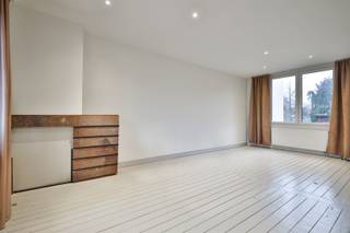 In een topstraat vlakbij het centrum van Mortsel maar toch rustig gelegen bevindt zich dit kleinschalig opbrengstgebouw met twee appartementen en...