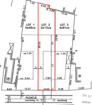 Bouwgrond van 512m² voor het bouwen van een half open bebouwing met bijgebouw, nabij het centrum van Tielen. <br /><br />Perceelbreedte vooraan 10 meter en een diepte van circa 50 meter. <br /><br />Bebouwbare voorgevelbreedte 7 meter, bouwdiepte gelijkvloers 17 meter, 1ste verdieping 13 meter en onder dak 9 meter. In de tuin kan een bijgebouw geplaatst worden binnen de zone voor bijgebouwen met een oppervlakte die maximaal 10% van de perceeloppervlakte bedraagt.  <br /><br />De bouwgrond is gelegen nabij het centrum van Tielen op wandelafstand van scholen, winkels en het treinstation. <br /><br />De grond zal bouwrijp aangeleverd worden. <br /><br />Indien u meer informatie wenst (opmetingsplan, verkavelingsvoorschriften, ...) of een plaatsbezoek wenst, tel. 014 71 50 08 of e-mail: christoffel@vastgoedpicavet.be .<br />