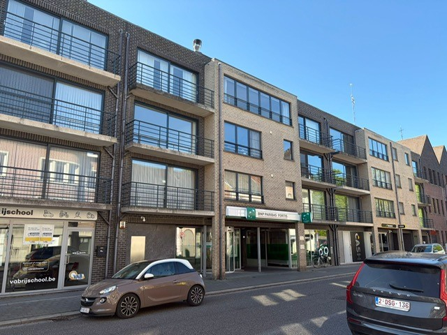 Zéér gunstig & centraal gelegen dakappartement 190m2 met 4 SLK, onderg. garage & ruime Z-gerichte terrassen - foto 1