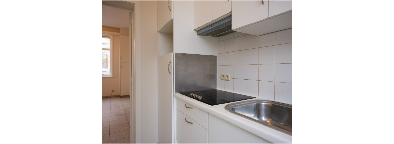 Moorslede-centrum. Rijwoning ideaal als starter of als investering te koop via een biedingssysteem. 4 slaapkamers. Gedeeltelijk te renoveren. Bieden kan toot 28 mei om 15u!! - foto 4