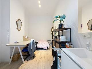 Only for students, domicile is not possible.
Gemeubelde studentenkamer in aangenaam gebouw, gelegen op toplocatie nabij Gent Zuid
Gemeenschappelijke keuken & badkamer. Op de kamer zelf is er een lavabo, bed en een kast.
Enkel voor studenten, domicilie niet mogelijk
Minimum huurtermijn is 1 jaar.
€490 + €60 (EGW + internet)
Beschikbaar vanaf 1/09