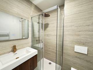 Schitterend gerenoveerd appartement op het bruisende zuid met zicht op het nieuwe ZUIDPARK.<br /><br />Indeling van het appartement:<br />Inkomhal met vestiairekast: +- 5m² vloerbekleding: visgraat motief<br />Woonkamer: +- 28m² <br />Ingerichte keuken: +- 7m²  voorzien van vaatwasmachine, frigo, oven, kasten, dampkap, composietwerkblad.<br />Slaapkamer: +- 14m² vloerbekleding: visgraat motief, kleedkast voorzien<br />Badkamer: +- 3.5m² douche, toilet en lavabo<br /><br />Algemene onkosten €100,00: lift, water en onderhoud gemene delen.<br />Onmiddellijk beschikbaar<br /> 