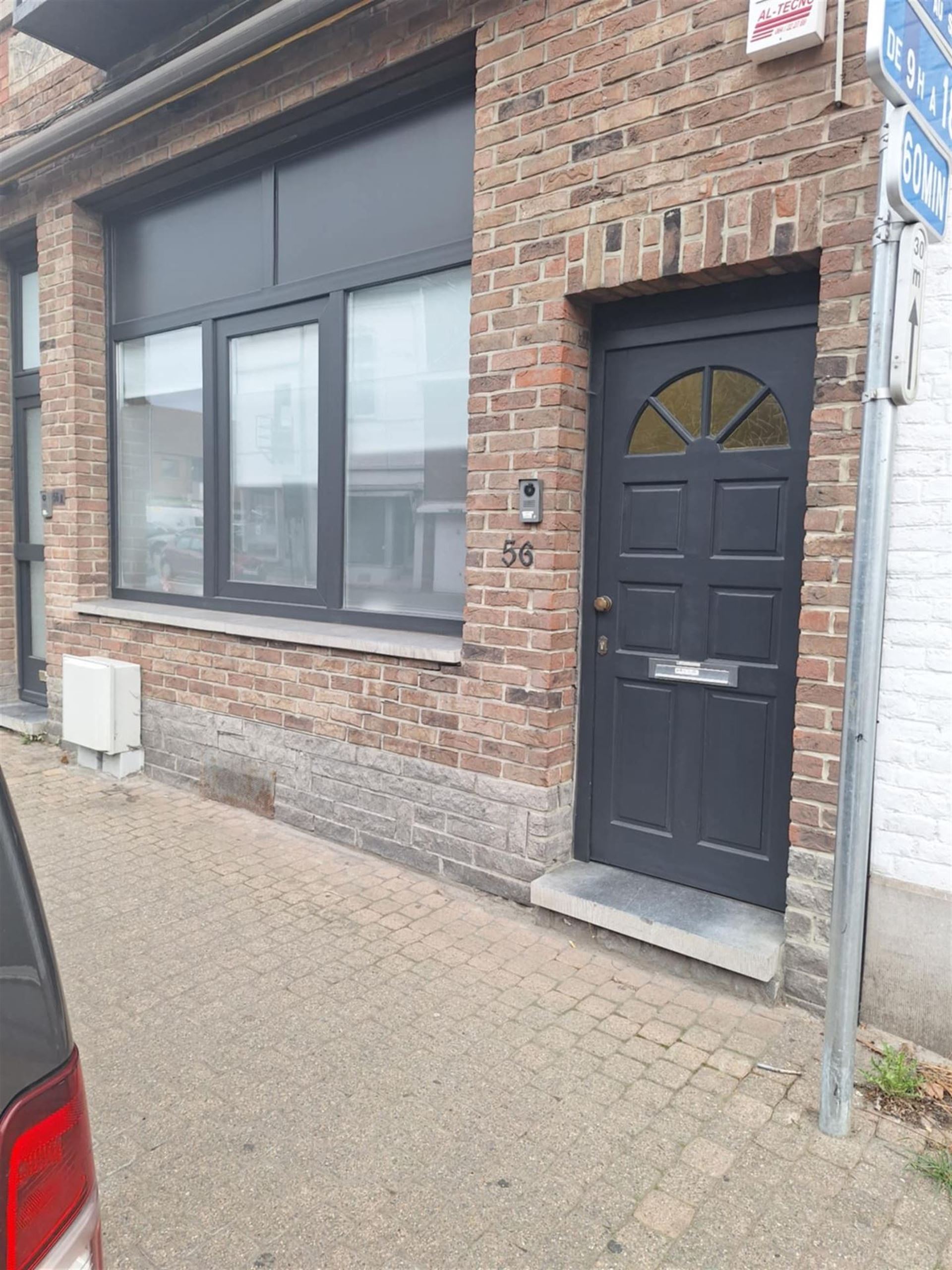 Commercial for rent in Manage - photo 3