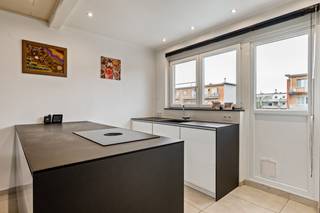 In een rustige wijk in Hoevenen is de gerenoveerde bel-etage woning terug te vinden. Centraal gelegen in de dorpskern van Hoevenen en nabij...