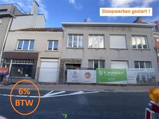 Nieuw te bouwen residentie op wandelafstand van de winkelstraten van Zottegem, het station en alle nodige faciliteiten! Grijp jouw kans als eerste voor een kwalitatief en degelijk appartement !<br />Kies nu nog uit verschillende tweekamerappartement met ofwel ligging langs de Meire ofwel in het RUSTIGE BINNENGEBIED van dit project! Beschikbaar: gelijkvloers met terras (en tuintje), op verdiep met mooie terras, of exclusieve penthouse met twee kamers?<br />Bewoonbare oppervlaktes variërend van 75m² tot maar liefst 117m²!<br />De bouwheer kiest kwalitatieve afwerking met o.a. maatkeukens van MAPE, volledig betegelde badkamers, vloerverwarming met warmtepomp en privatieve zonnepanelen.<br />Mogelijkheid tot aankoop van één of meerdere, ondergrondse (=COMFORT) parkeerplaatsen en/of berging. 6% BTW dankzij sloop en heropbouw mogelijk! Bel snel 09 328 57 78.
