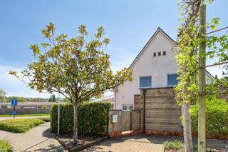 Charmante dokterswoning met 6 kamers, een unieke woonkans vol ruimte, charme én op topligging Een zeldzame vondst! Een statige woning met maar liefst...