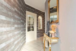 Welkom in deze bijzonder verzorgde halfopen bungalow, gelegen in een rustige en residentiële woonwijk in een doodlopende straat in Leuven. Hier...