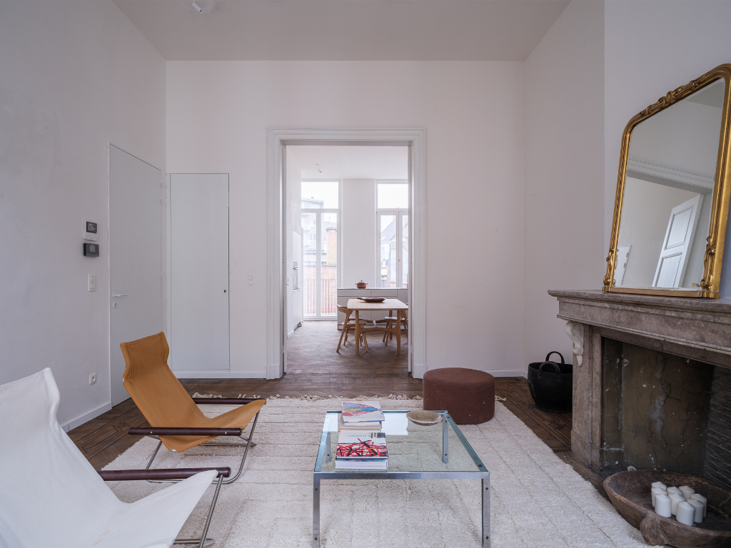 Gerenoveerd tweeslaapkamerappartement met zonnig terras in een voormalige herenwoning, nabij het historisch centrum van Gent. - photo 4