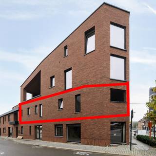 Dit nieuwe appartement in het centrum van Peer biedt een ideale combinatie van energiezuinigheid, licht en flexibiliteit, perfect voor...