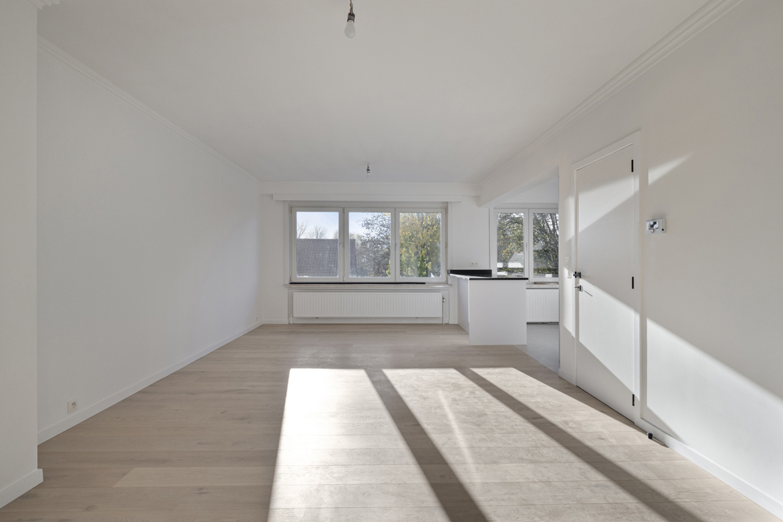 Volledig gerenoveerd en instapklaar 2 slaapkamer appartement - foto 2