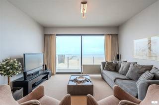 Dit instapklare appartement aan het strand van Middelkerke combineert comfortabel wonen met een adembenemend zeezicht. Met een bewoonbare...