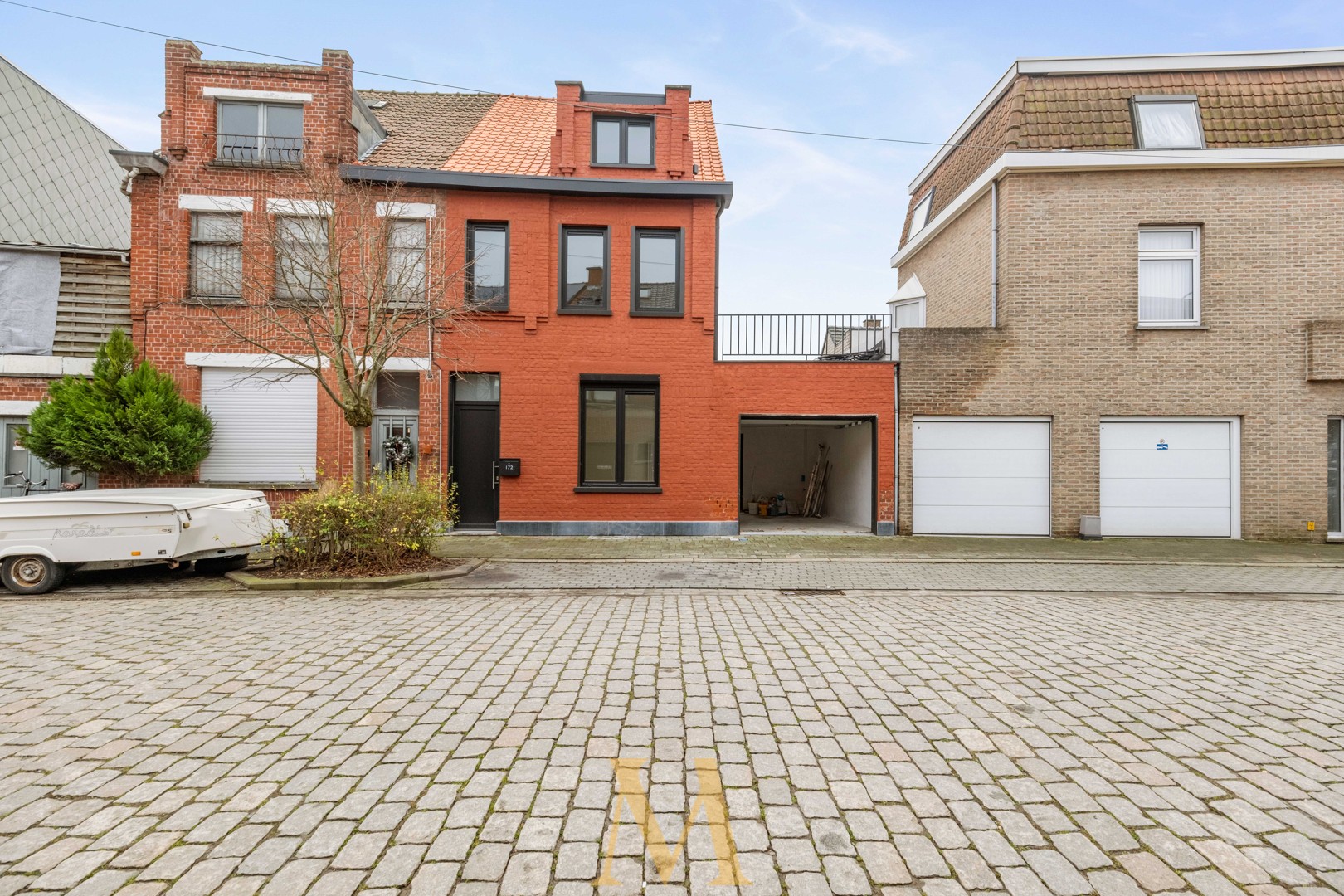 Recent gerenoveerde rijwoning nabij centrum van Kortrijk - photo 2