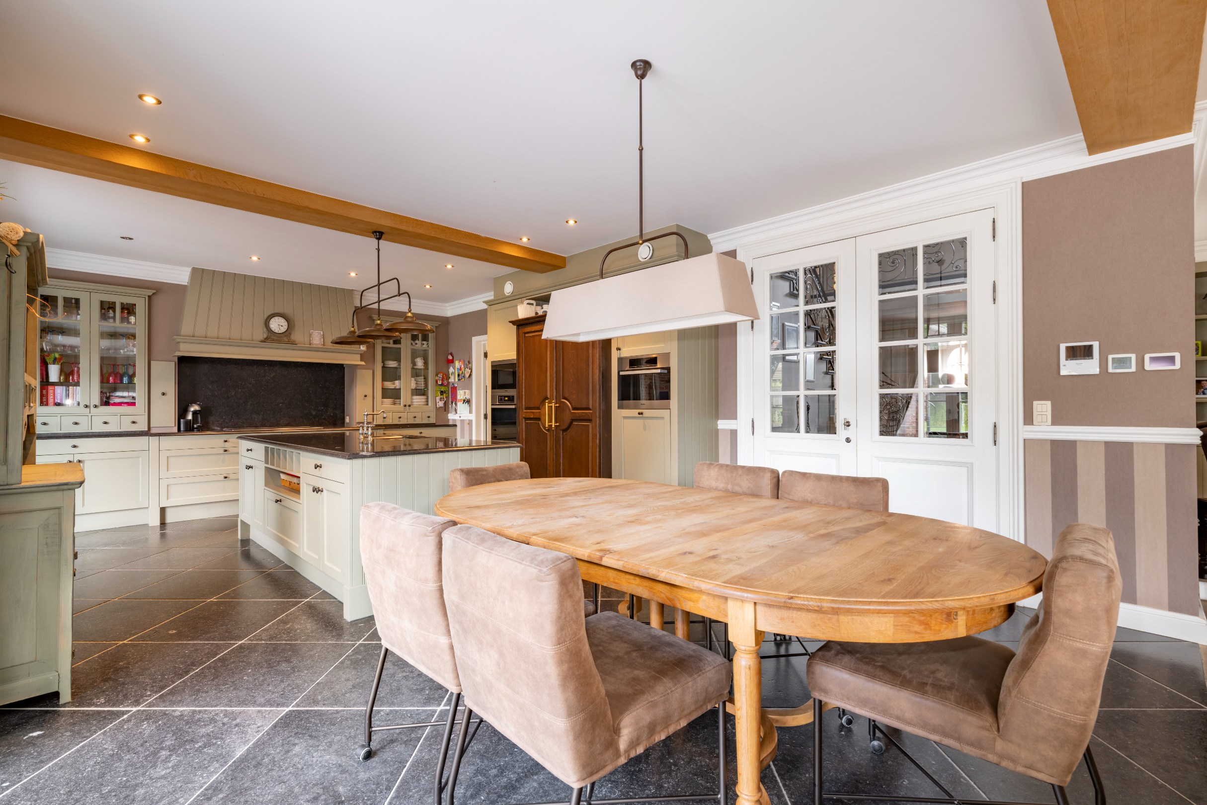 Spacious villa with 5 bedrooms on 24 acres located - photo 5