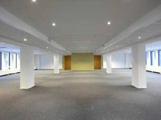 Kantoren te huur in een modern gebouw. Op wandelafstand van het station Luxemburg. Verschillende faciliteiten in de direct omgeving zoals...