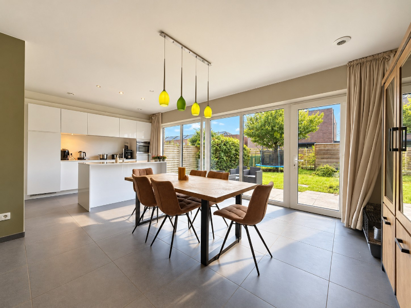 Moderne lage-energiewoning met mooie tuin en garage in een rustige woonwijk - foto 5