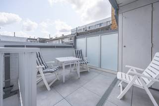 Bent u op zoek naar een zorgeloos appartement aan zee, waar grote kosten reeds achter de rug zijn? Dan is dit gelijkvloers appartement op de...