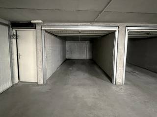 Gesloten garagebox te koop op de -2 verdieping van de residentie Vroege Zonne, centraal gelegen in het hartje van het Zoute, ter hoogte van...