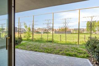 <p><span>GLVL APP. MET 2 SLKS, TERRAS & PARKING</span></p><p><span> </span></p><p><span>In Beveren-Waas treffen wij residentie Oscar aan gelegen te Walhof. Wij bevinden ons nabij het centrum, het station, de fietssnelweg, verschillende supermarkten, verscheidene scholen, sportaccommodaties, lokale handelaars en diverse horeca gelegenheden. Kortom alles om een dynamisch & comfortabel leven voor jong & oud te garanderen. </span></p><p><span> </span></p><p><span>Dit appartement is gelegen op de gelijkvloerse verdieping. Het appartement beschikt over een inkomhal, een leefruimte met volledig uitgeruste keuken en de nodige ruimte voor een zit- en eethoek. Verder zijn er twee slaapkamers, een badkamer, een afzonderlijk toilet en een berging/wasplaats. Nadat wij het appartement hebben ontdekt begeven wij ons naar de kelderverdieping waar wij een privatieve autostaanplaats en een privatieve kelderberging aantreffen. </span></p><p><span> </span></p><p><span>Troeven: </span></p><p><span>- Recent gelijkvloers appartement</span></p><p><span>- Aangenaam terras </span></p><p><span>- E-peil </span><span>≤ </span><span>30 (BEN-woningen)</span></p><p><span>- Vloerverwarming </span></p><p><span>- Energiezuinig ventilatiesysteem D</span></p><p><span> </span></p><p><span>Net als ons overtuigd van de troeven van residentie Oscar? Vraag snel een bezoek aan via <span>info@pillar.estate</span></span><span> of 033 695 695. Wie weet wordt u de nieuwe bewoner van dit prachtig appartement!</span></p><p><span> </span></p><p><span>*Deze gegegevens zijn louter ter informatieve titel. De vemelde oppervlaktezs zijn slechts een indicatie. Pillar kan niet verantwoordelijk gesteld worden voor de juistheid van de aan haar verstrekte gegevens. </span></p><p><span> </span></p>