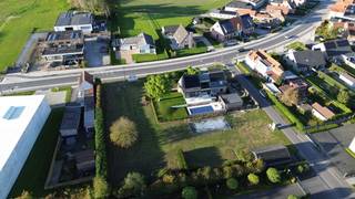 Op een boogscheut van het centrum van Maldegem verkopen we dit ruim villaperceel. De grootte van het perceel (1.177 m²) én de ruime...
