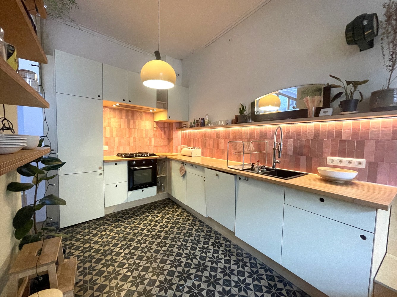 Charmante woning in gezellige woonwijk. - photo 3