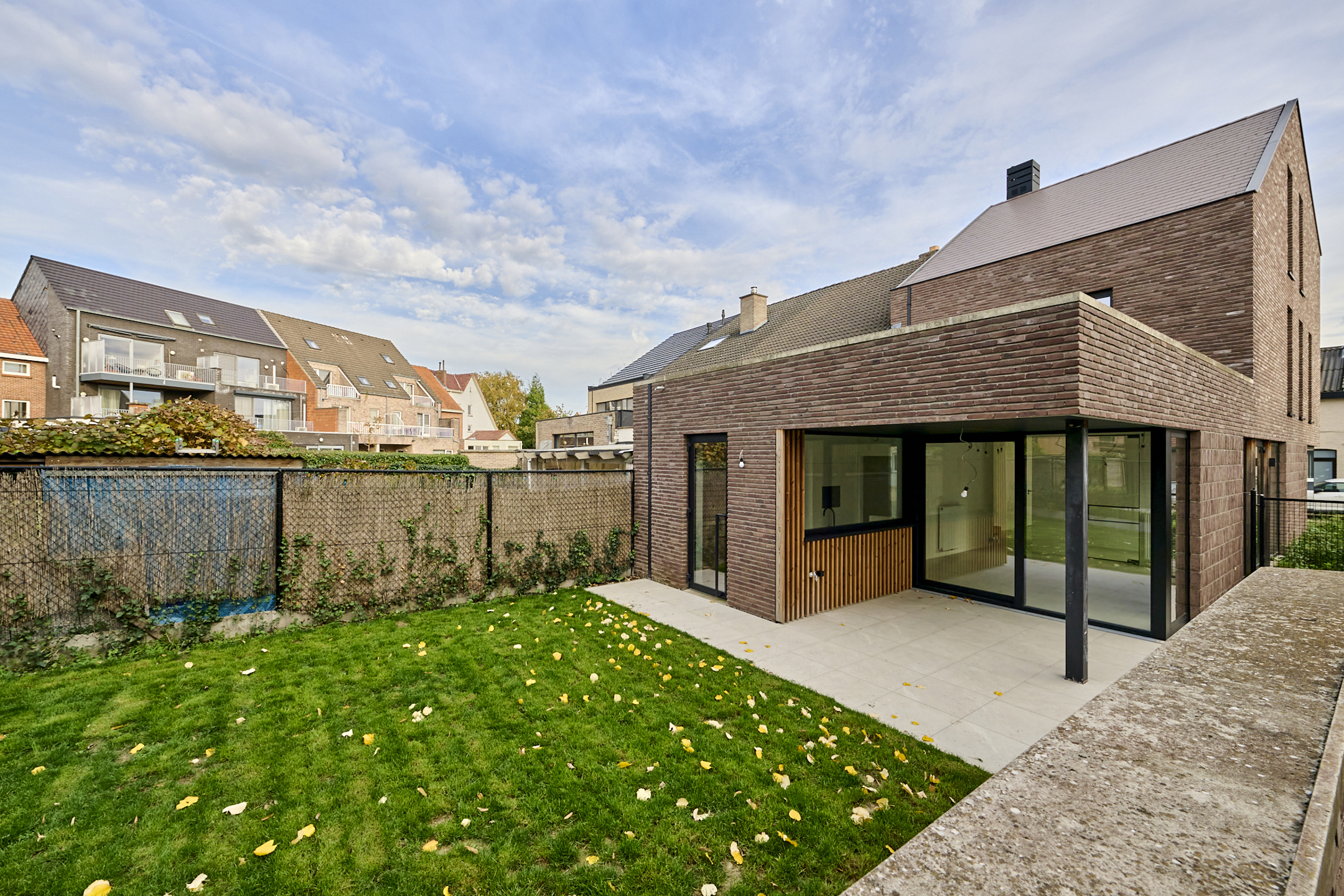 Ruime woning met 4 of 5 slaapkamers en 2 badkamers - foto 2