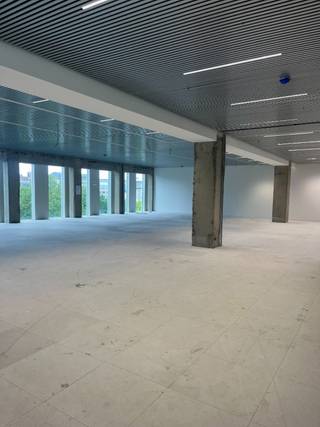 Completely renovated emblematic building at Botanique which houses the Hoxton Hotel, co-working spaces, restaurants and a superb rooftop...