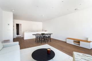 Totaalrenovatie woning met prachtige tuin in een rustige woonwijkBent u op zoek naar een instapklare woning met tuin?Dan is deze woning beslist iets...