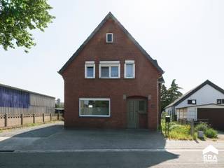 [[ DIT PAND NEEMT DEEL AAN DE ERA OPEN HUIZEN DAG OP 13/6 VAN 9:30 TOT 10:30 ]]
<p>Bent u op zoek naar een woning die u volledig naar eigen smaak kunt afwerken? Dan biedt deze vrijstaande woning op een perceel van <strong>8a12ca</strong> een uitstekende opportuniteit.</p>

<p>De woning geniet van een gunstig<strong> EPC-label D</strong>, waardoor er <strong>geen renovatieverplichting</strong> van toepassing is. Bovendien is de <strong>elektrische installatie conform het AREI</strong>.</p>

<p>Binnenin biedt de woning tal van mogelijkheden, maar dient zij verder afgewerkt te worden. Momenteel is er geen badkamer aanwezig, waardoor u deze ruimte volledig kunt inrichten volgens uw eigen wensen en behoeften.</p>

<h3>Troeven:</h3>

<ul><li>Vrijstaande woning</li><li>Perceel van 812 m² (8a12ca)</li><li>Geen renovatieverplichting (EPC-label D)</li><li>Elektrische installatie conform AREI</li><li>Diverse voorzieningen in de nabije omgeving</li><li>Mogelijkheid tot afwerking naar eigen smaak</li></ul>
Indeling: zie bijlage
