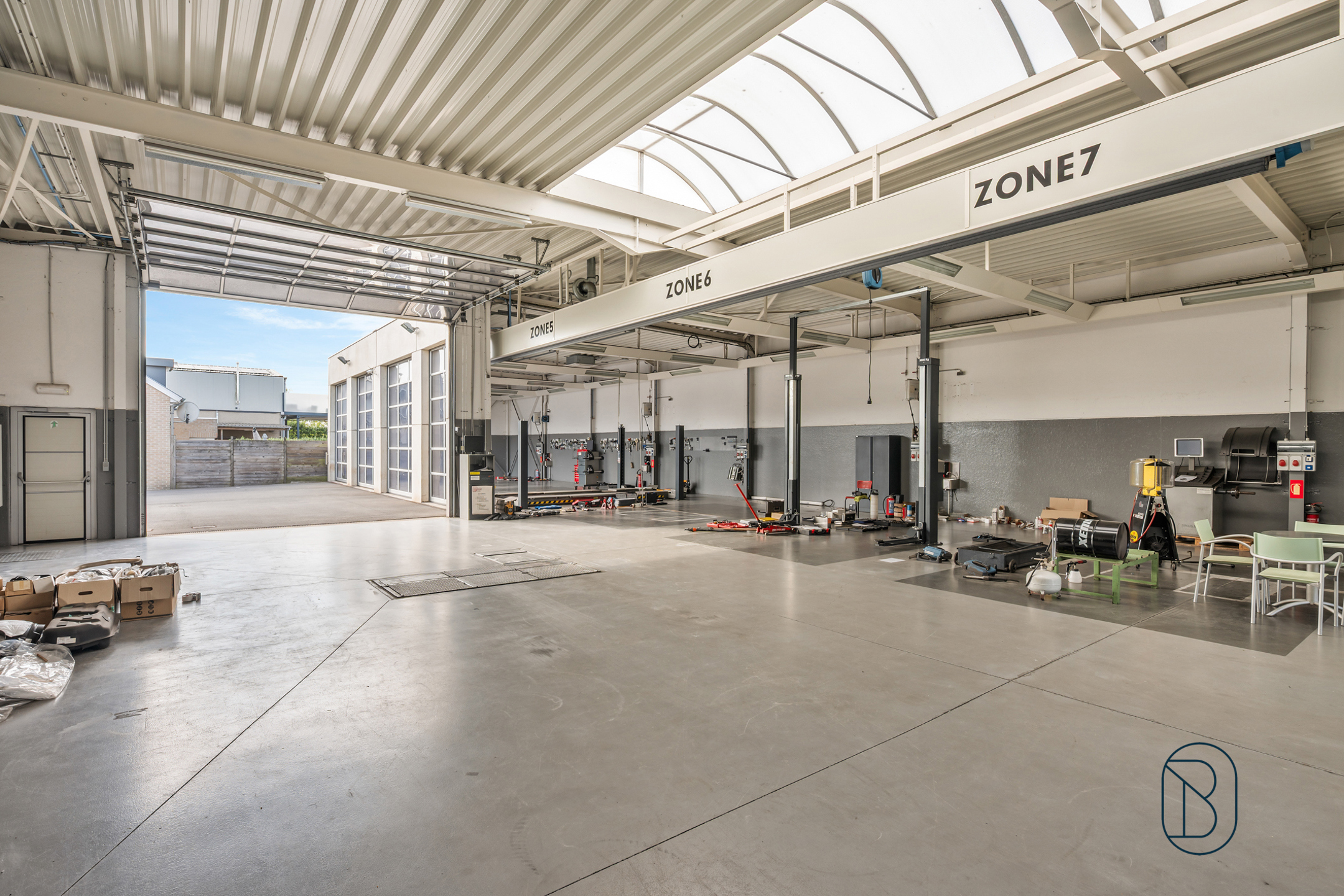 Topgelegen recente werkplaats/atelier met mogelijke carwash.  - foto 5