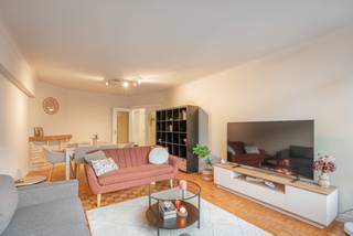 In de geliefde Maria-Theresiastraat, pal in het bruisende centrum van Leuven, bevindt zich dit perfect onderhouden appartement met een...