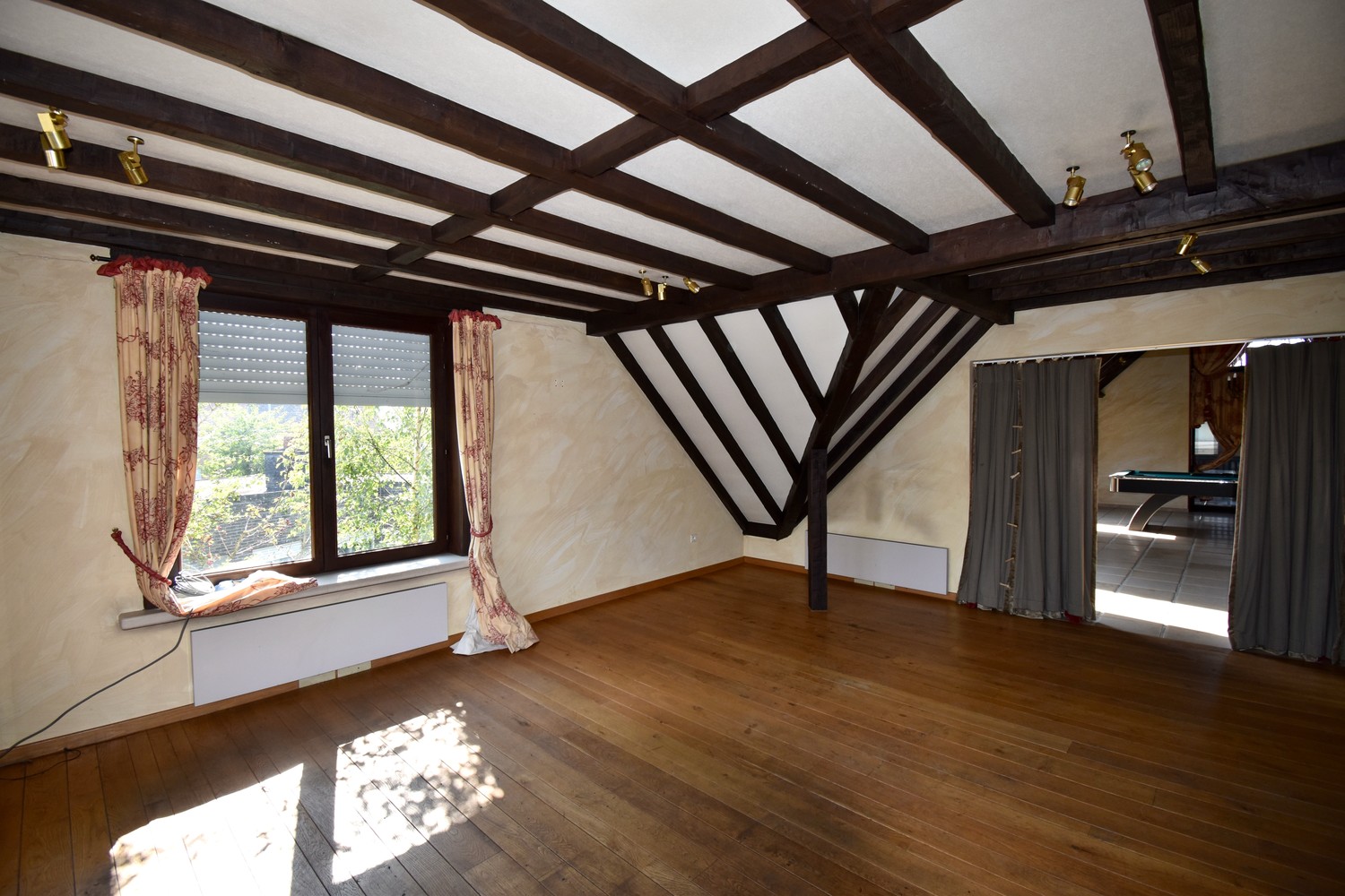 Polyvalent gebouw bestaande uit winkelruimte, appartement en loods - foto 3