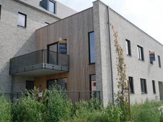 Heel mooi  appartement te huur in het project 'Jardin des Fleurs' aan Gommers in Oud-Turnhout. Indeling : ruime inkomhal, 2 slaapkamers, badkamer met inloopdouche, grote berging, mooie leefruimte met veel lichtinval en open keuken. Aan de leefruimte bevindt zich een terras waar het gezellig vertoeven is, geen inkijk van de medebewoners! In de gemakkelijk toegankelijke ondergrondse garage is een staanplaats en een afgesloten berging voorzien. Vast kosten 95 EUR/maand. 

Bijzonderheden :
-fietsenberging
-zeer energiezuinig
-rustig gelegen doch op wandelafstand van het centrum
-mooi project