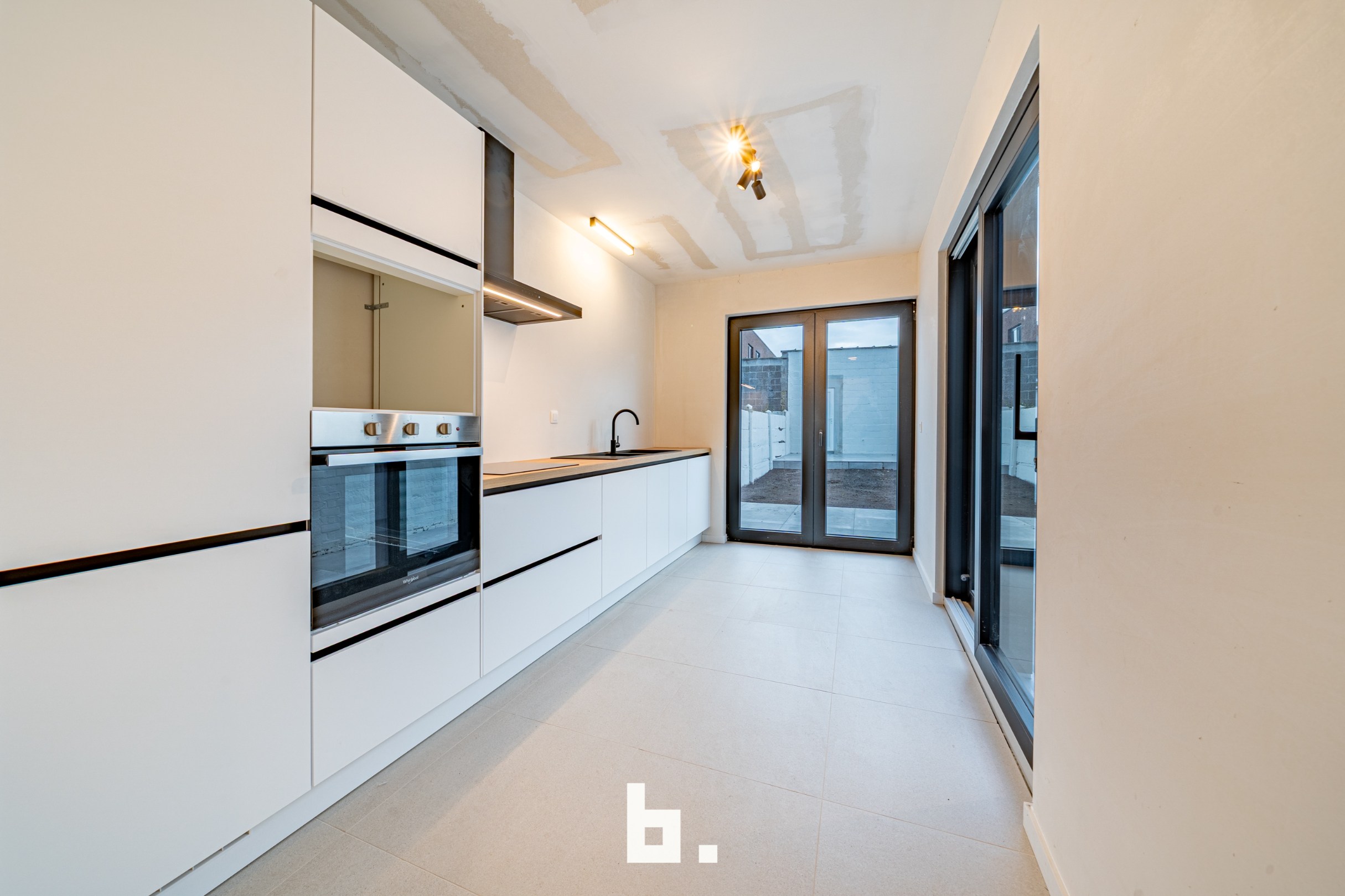 Unieke kans! Uiterst energie zuinige gerenoveerde woning te Brugge (EPC A) - foto 1