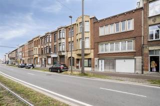 Ruime bel-étagewoning met 4 slaapkamers en diepe tuin in Merksem Welkom in deze solide en ruime bel-étagewoning, gelegen in een hoofdstraat in...