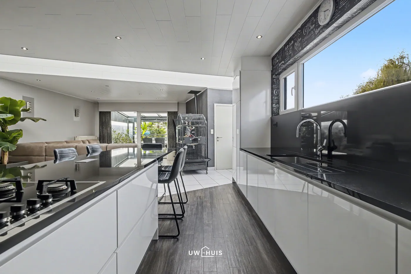 Ruime hernieuwbouw uit 2004 het centrum van Stekene met 4 slaapkamers, tuin en garage - foto 5