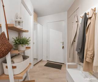 *** RÉSERVEZ VOTRE VISITE VIA WWW.POLARES.EU ***<br /><br />Cet appartement moderne de 2011 combine une disposition réfléchie, beaucoup de lumière naturelle et un emplacement excellent. Le salon spacieux se connecte parfaitement à la cuisine entièrement équipée et donne accès à la terrasse ensoleillée agréable, où vous pourrez profiter en toute tranquillité. De plus, l'appartement dispose de deux chambres, d'une salle de bains avec douche dans la baignoire et double lavabo, d'une buanderie/salle de stockage séparée et de toilettes séparées.<br /><br />Une place de parking privative et une cave offrent un confort supplémentaire et sont disponibles pour 14 000 €.<br /><br />L'emplacement à Jette est un atout majeur. Grâce à la proximité de la Ring (R0), de l'E40 et de l'aéroport de Bruxelles, vous bénéficiez d'une accessibilité excellente. De plus, les commerces, les écoles et les transports en commun se trouvent à distance de marche. L'UZ Bruxelles et diverses entreprises sont également à proximité, ce qui assure une attrait continu pour les locataires.<br /><br />Pour les investisseurs, il s'agit d'une opportunité particulièrement intéressante : l'appartement est actuellement loué, ce qui signifie que vous bénéficierez immédiatement de revenus locatifs dès l'acte.<br /><br />Atouts :<br />- Année de construction 2011 - 2 chambres (dont une avec terrasse) - grande terrasse ensoleillée - PEB B - Électricité conforme - parking et cave - Accessibilité excellente - Idéal pour investissement ou résidence principale.<br /><br />Un appartement prêt à emménager avec de bonnes performances énergétiques, un emplacement stratégique et un potentiel d'investissement attrayant. Contactez-nous pour plus d'informations ou une visite !