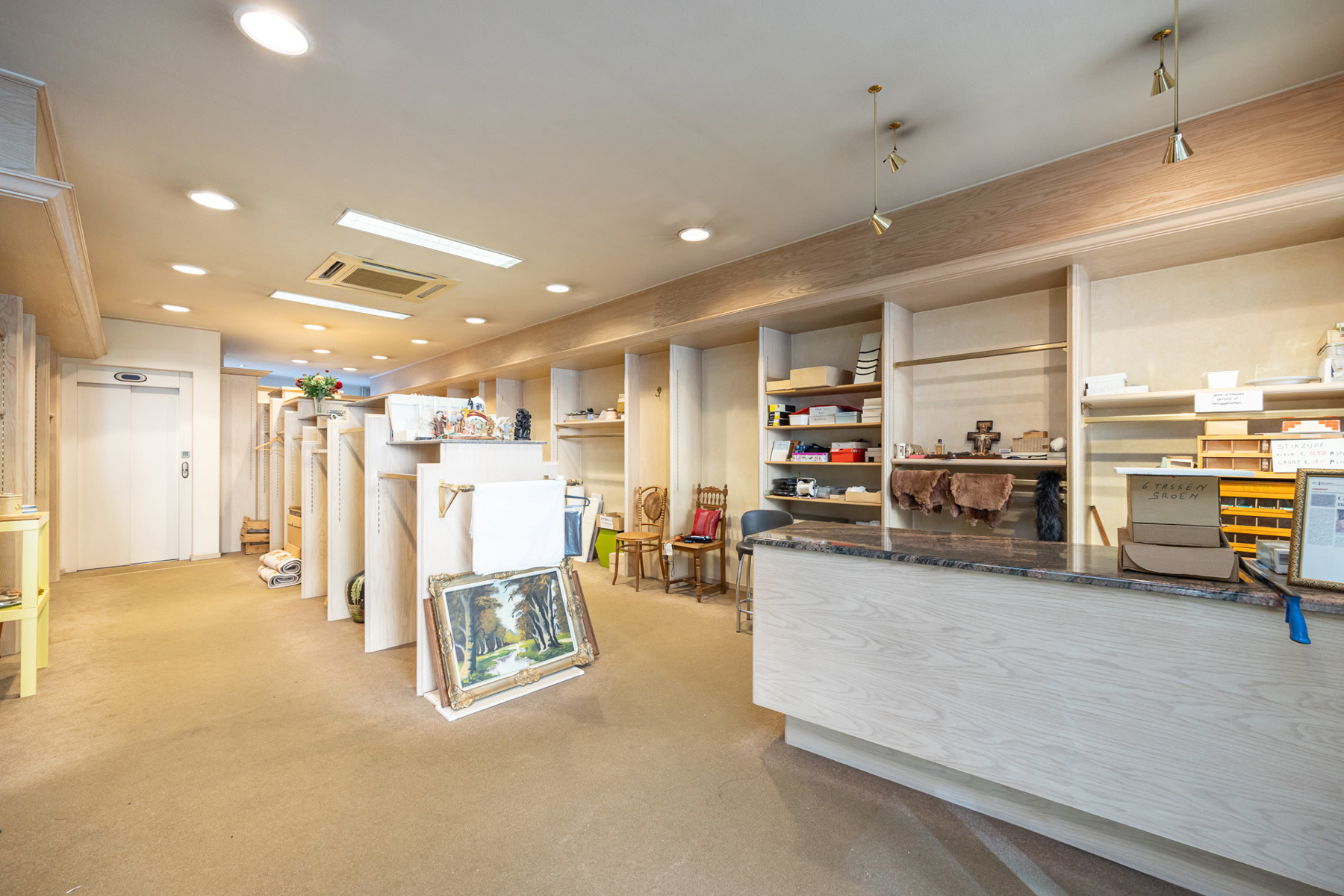 Een ruim handelspand met bovengelegen woning gelegen aan de Zeshoek in Turnhout.  - foto 4