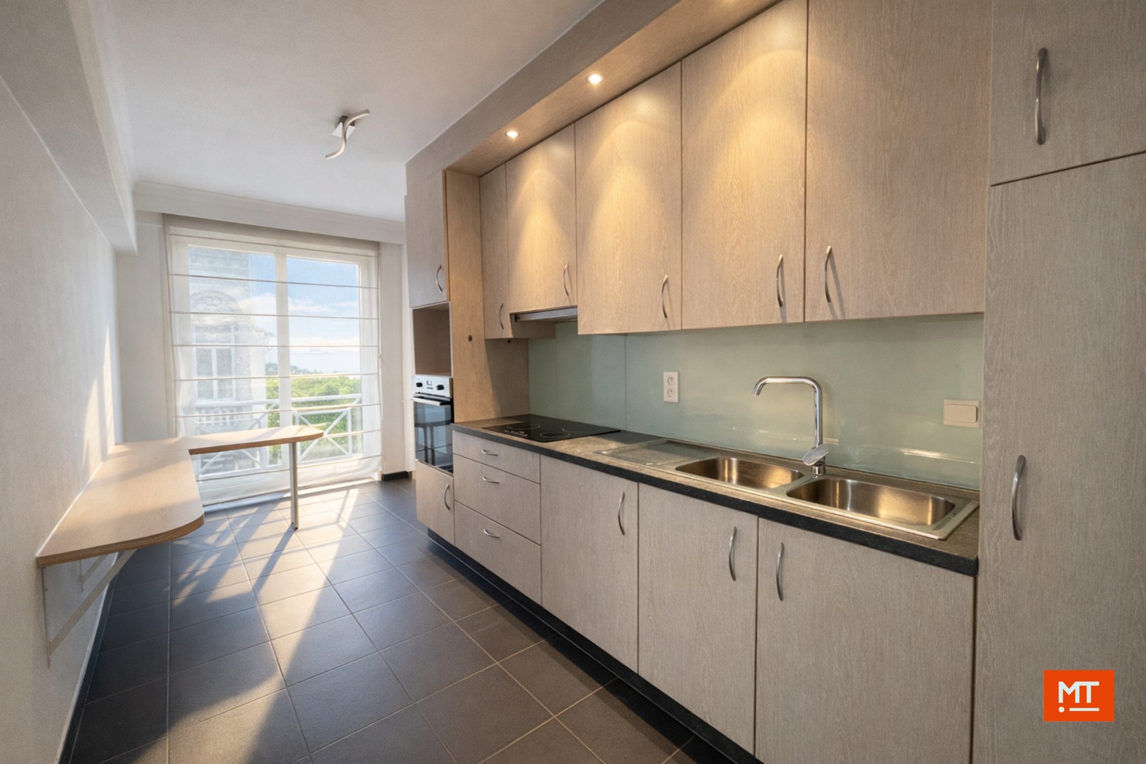 Appartement met 2 slaapkamers en garage te Roeselare - foto 4