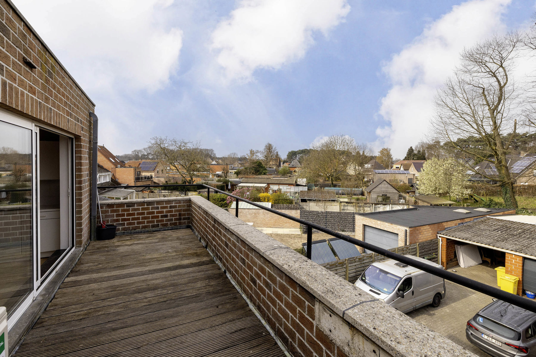 Ruim 1-slaapkamer dakappartement met terras en garagebox. - foto 4