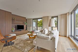 Ontdek dit exclusieve penthouse in Heverlee, ideaal gelegen nabij openbaar vervoer en op een steenworp van Leuven. Gelegen aan de groene rand...